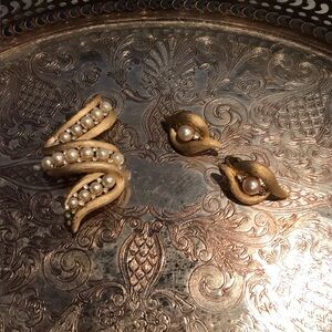 Vintage Signed Crown Trifari Brushed Gold Tone & Pearl Brooch, Earring Set